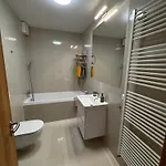 Bratislava Apartment דירה *